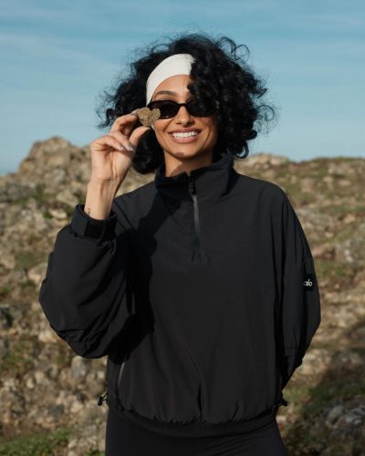 Nazanin Mandi Black Jacket Stylish Look On outfit detail