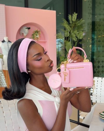 Olandria in pink top image 8