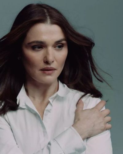Rachel Weisz in white shirt and blue high-waisted jeans.