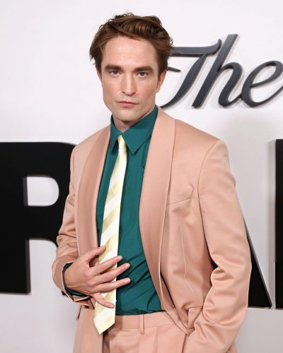 Robert Pattinson stuns in stylish look at premiere 2023