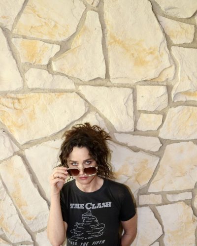 Robin Tunney turns heads in blue dress