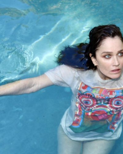 Robin Tunney looks stunning in blue dress