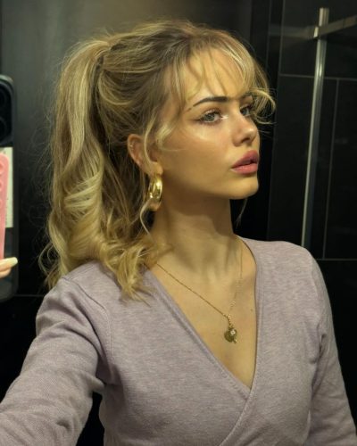 Sara Crumbleleg featuring structured brown handbag with black top.