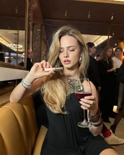 Sara Crumbleleg's Chic Black Dress At Gala 2023