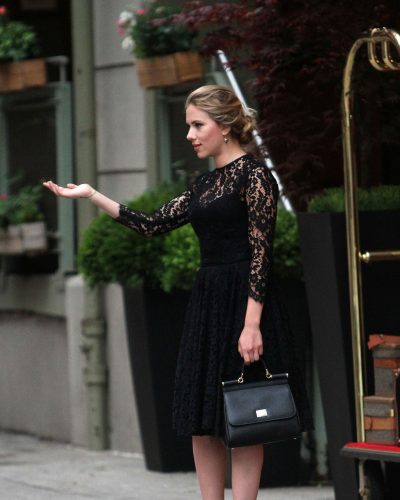 Scarlett Johansson fashionable black handbag for chic appearance