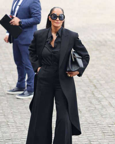 Tracee Ellis Ross with black handbag and stylish sunglasses