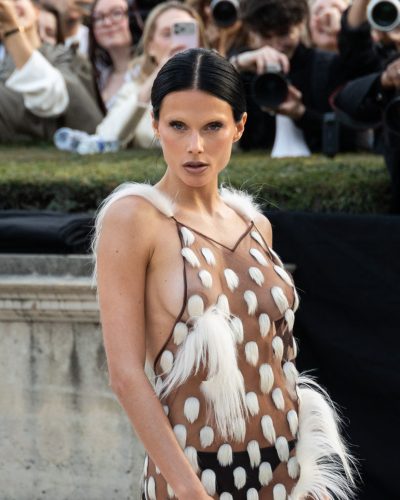 Valentina Zenere flowing dress in light fabric with white details.