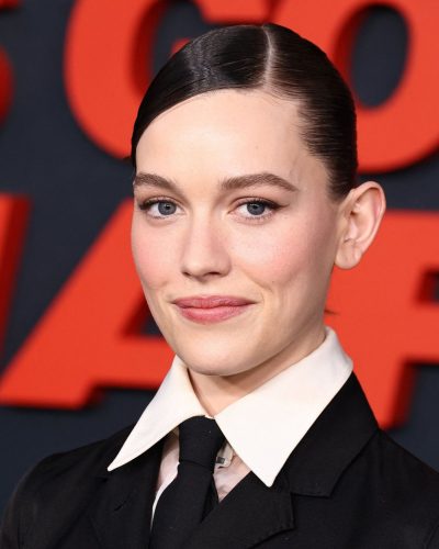 Victoria Pedretti stuns in black blazer at premiere 2023