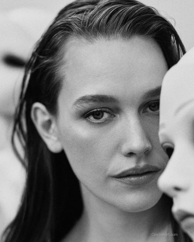 Victoria Pedretti stuns in stylish look at appearance 2026