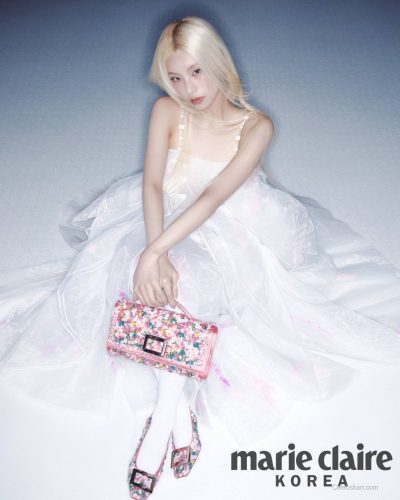 Yeji in timeless black dress paired with chic handbag