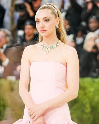 Amanda Seyfried Shines In Pink At The 2026 Met Gala