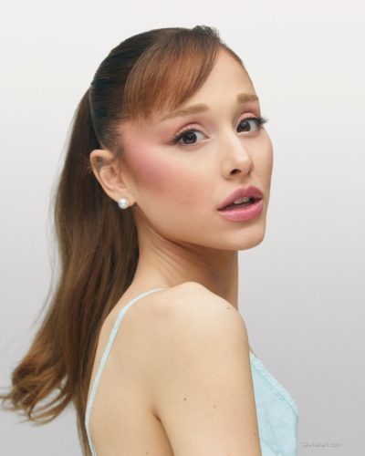 Ariana Grande photo image 3