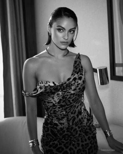Camila Mendes photo image 2