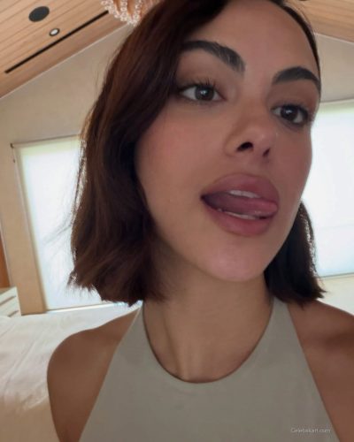 Camila Mendes photo image 2