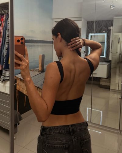 Claudia Coria Shows Off Style In Black Crop Top And High-Waisted Jeans 2026