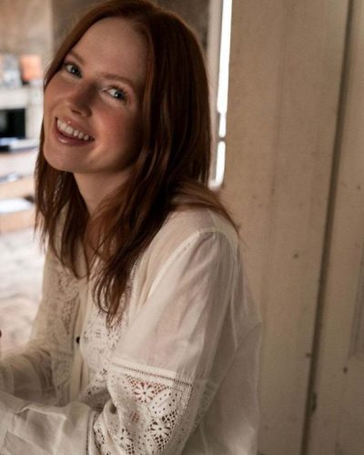 Ellie Bamber photo image 2