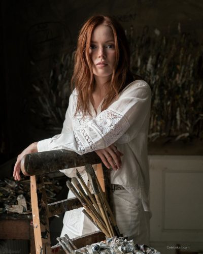 Ellie Bamber photo image 3