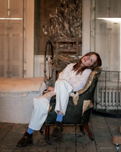 Ellie Bamber photo image 6