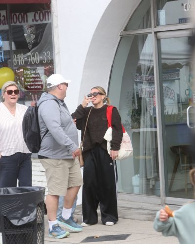 Hilary Duff photo image 2