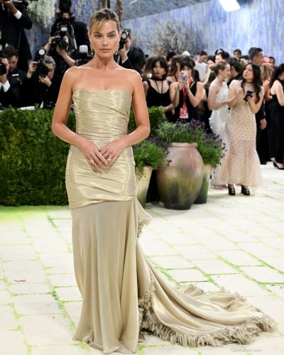 Margot Robbie Dazzles In Elegant Cream Gown At 2026 Met Gala