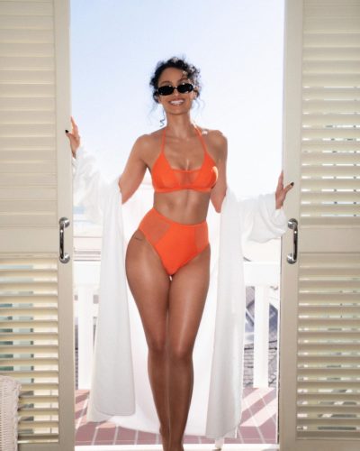 Nazanin Mandi photo image 2