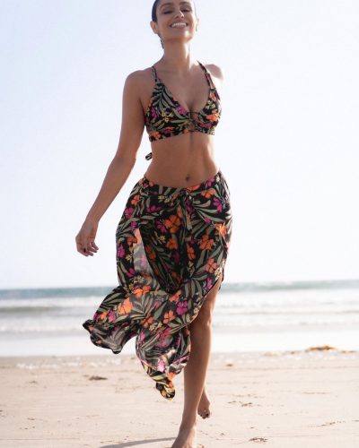 Nazanin Mandi photo image 3