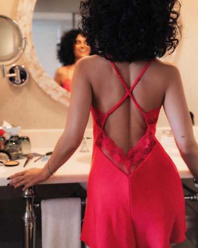 Nazanin Mandi photo image 6