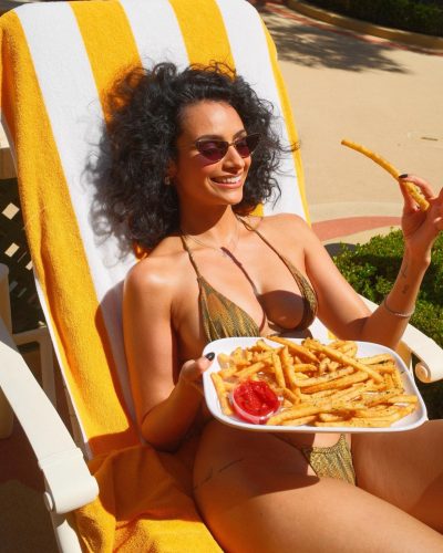 Nazanin Mandi photo image 6