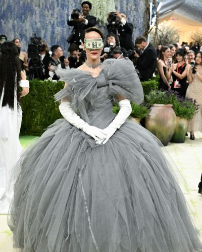 Sarah Paulson Dazzles In Gray Tulle At The 2026 Met Gala