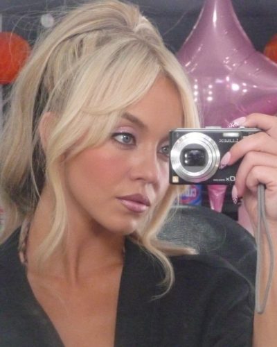 Sydney Sweeney Captures A Glamorous Selfie Moment In 2026