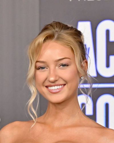 Sydney Thomas at The ACM Awards image 2