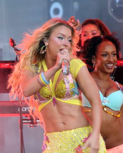 Zara Larsson photo image 2