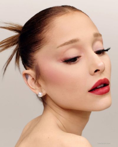Ariana Grande photo image 2