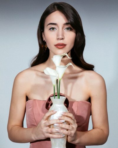 Caylee Cowan Dazzles In Pink Dress Holding Flowers On Instagram 2026