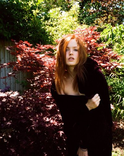 Ellie Bamber photo image 3