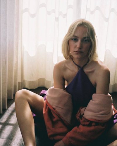 Maika Monroe photo image 3