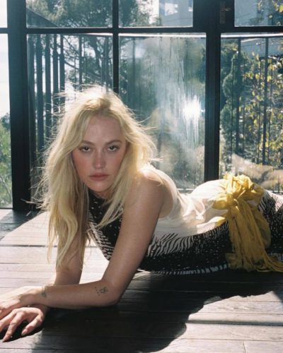 Maika Monroe photo image 6
