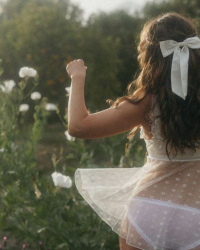 Milana Vayntrub photo image 3
