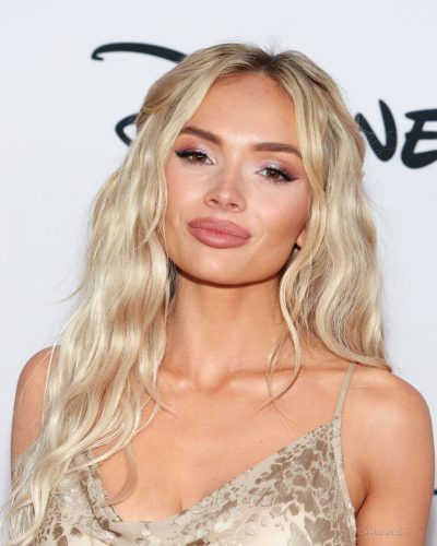 Natalie Alyn Lind photo image 5