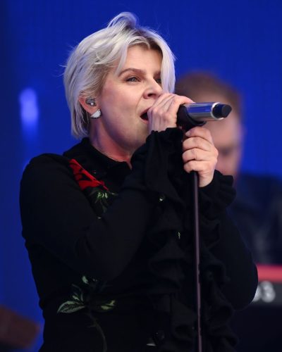 Robyn photo image 5