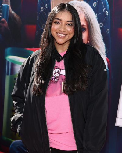 Sarah Pop Dazzles At The Scary Movie World Premiere In A Vibrant Look 2026