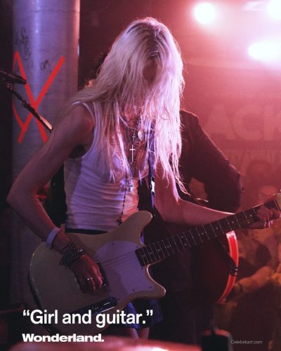Taylor Momsen photo image 3