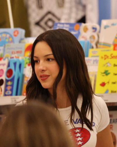 Olivia Rodrigo at Target Meet and Greet in Burbank June 2026 - Photo 6