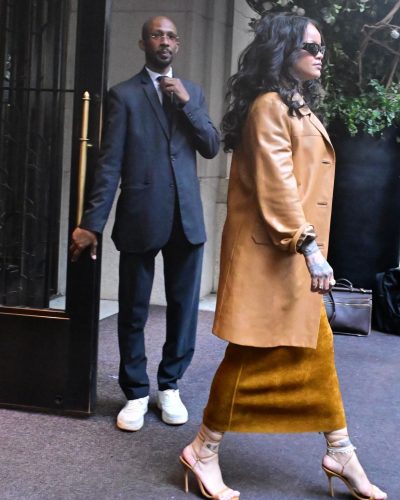 Rihanna Departs Four Seasons Hotel in New York City June 2026 - Photo 2