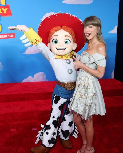Taylor Swift at the World Premiere of Toy Story 5 in La June 2026 - Photo 5