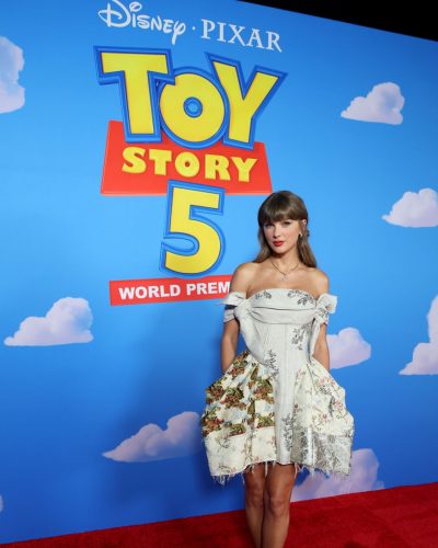 Taylor Swift at the World Premiere of Toy Story 5 in La June 2026 - Photo 6