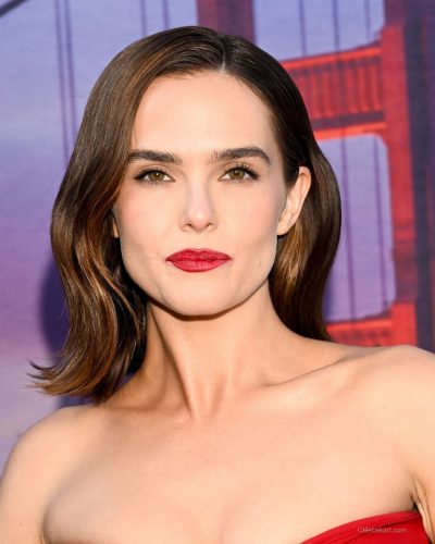 ZOEY DEUTCH At The Premiere Of Voicemails For Isabelle In LA 2026 - Photo 3