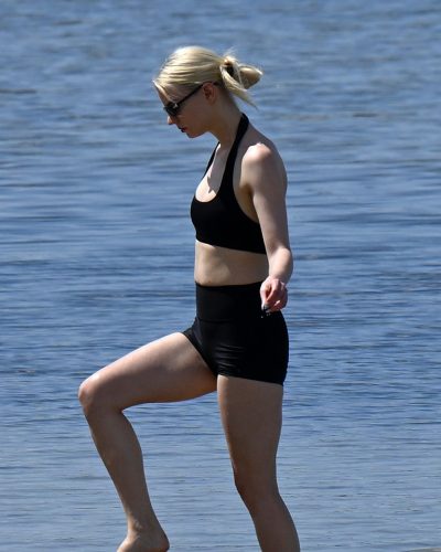 Anya Taylor-Joy and Malcolm Mcrae Enjoy a Beach Day in Key Biscayne 2026 - Photo 2