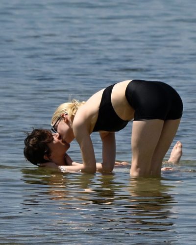 Anya Taylor-Joy and Malcolm Mcrae Enjoy a Beach Day in Key Biscayne 2026 - Photo 6
