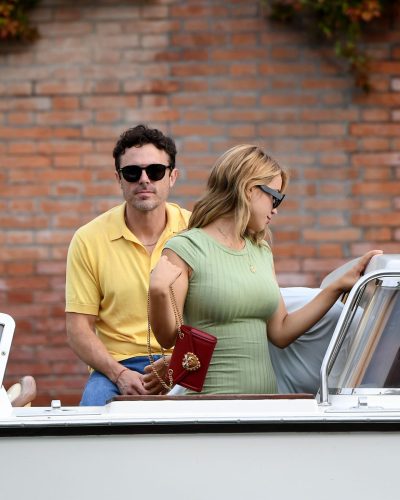 Caylee Cowan Departs Hotel Excelsior at 79Th Venice International Film Festival September 2022 - Photo 3
